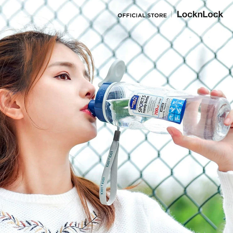 ขวดน้ำ LocknLock Sports Handy Bottle 700 ml รุ่น HPP722 model shot