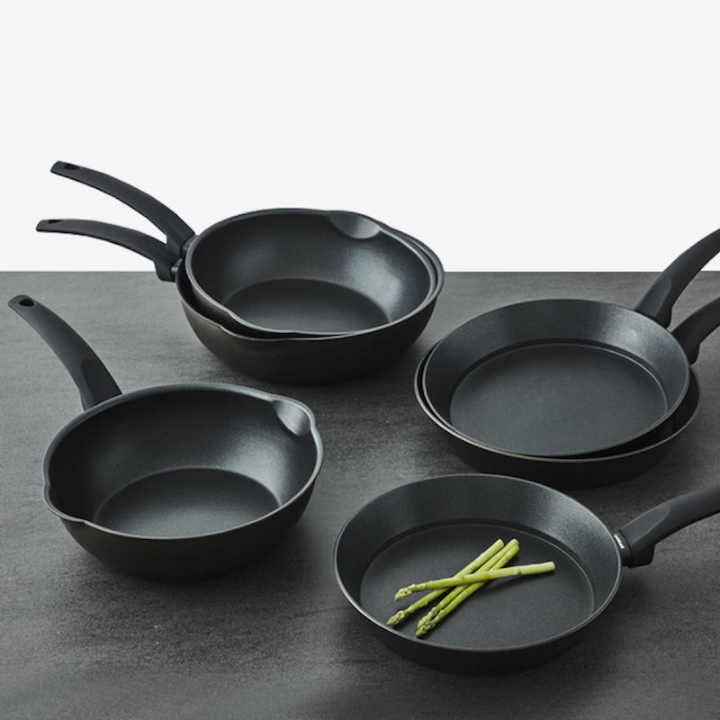 LocknLock กระทะก้นลึกเคลือบไทเทเนียม Brawny IH Cookware ขนาด 24 cm. - CAW2425